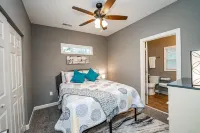 Cheerful Pet-Friendly Bungalow 1 Block from Downtown Laurens