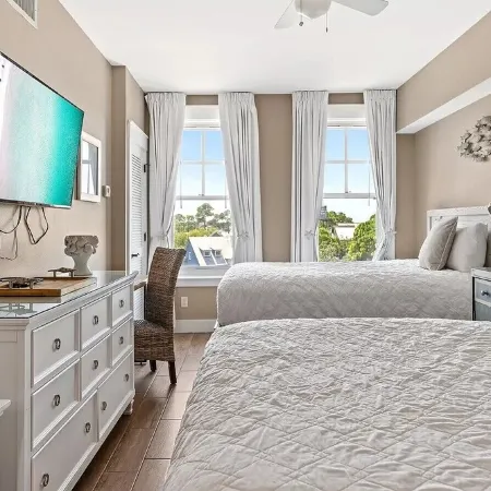 Studio in the Heart of the Village of Baytowne Wharf!