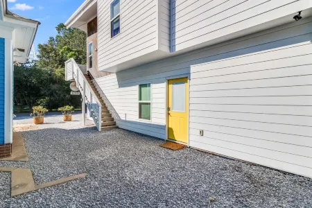 Cozy Modern Studio - Free Parking with Washer & Dryer Perfect for 1 or 2 People! Отели в г. Лафайетт