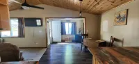 Charming Cottage Retreat - Your Home Away from Home!