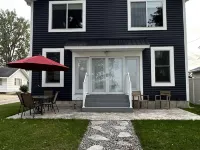 Lakefront home. Beach & park access. 8 miles to Cedar Point. 4 bedrooms 3 baths. Hotels in Huron