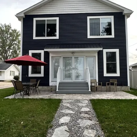 Lakefront home. Beach & park access. 8 miles to Cedar Point. 4 bedrooms 3 baths.