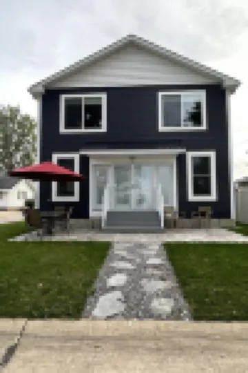 Lakefront home. Beach & park access. 8 miles to Cedar Point. 4 bedrooms 3 baths.