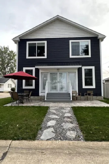 Lakefront home. Beach & park access. 8 miles to Cedar Point. 4 bedrooms 3 baths.