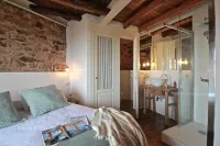 Unique oceanfront retreat with fantastic views of the wild natural space