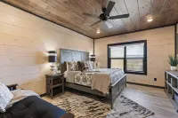 Kids’ Paradise + Adult Relaxation – Pool, Waterpark, & Views!