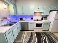 Sunnyside Villa-Free Beach Pass! 2 King Bedrooms, Garage, Near Marshwalk!