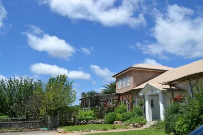 Grand Lodge, Cloud Lane ,Large house sleeps 20. Pool and River access.