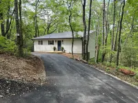 New Construction Modern Mountain Cabin close to Helen and Dahlonega - 3 étoiles