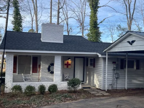 Remodeled Water-Front Lake Cottage with Dock! Kayaks Provided!