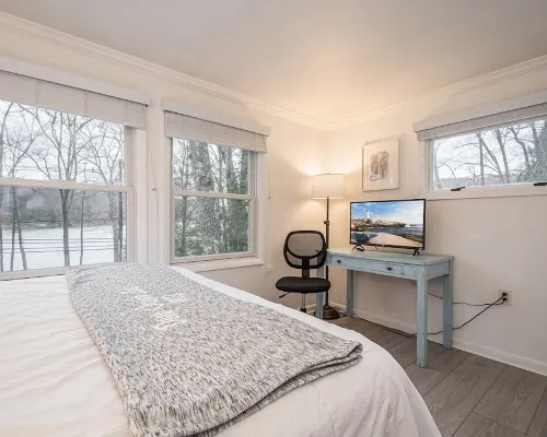 FletchersCove-DeepCreekLake-PrivateDock-HotTub Hotels in McHenry