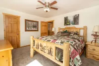 Large House with 2 King Beds, Game Room and Deck, 60 minutes from Jackson Hole