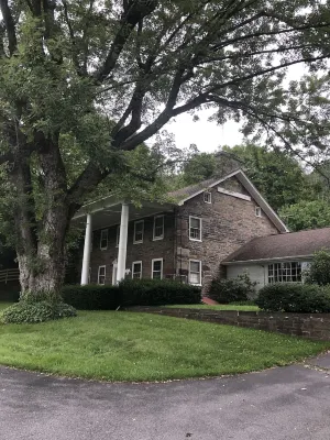 Historic home, serene patio, hiking; Minutes from Bedford Springs! Heated POOL!
