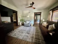 Cozy Cottage close to downtown Smithville