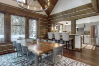 Luxury Home, Ideal Winter Ski-in/Ski-out or Summer Basecamp Hotels in Big Sky