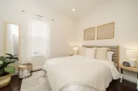 Boston Luxury Home, Free parking, 5 mins to the Casino, 10 minutes to airport.