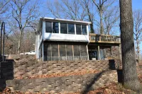 Lake View 5 Bedroom (2 Master Suites) / 4 Bath / Private Dock