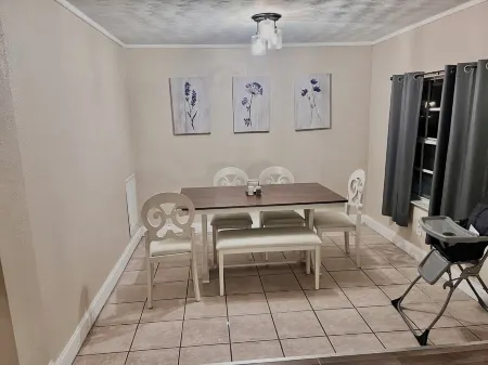 Adventure Coast 4/2, Big Yard