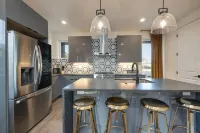 2Sbside Homes 8 Bedrooms, Ultra Heated Rooftop Pools,Arcade,Elevator, Sleeps 23!