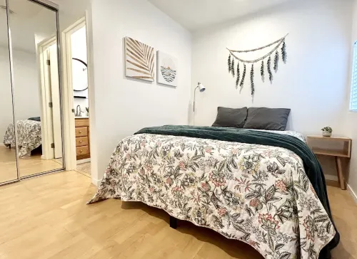 1 block from ocean - stylish & cozy beach cottage in funky Ocean Beach!