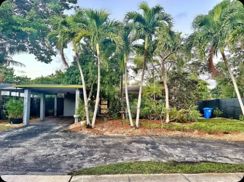 Unique Clean Private Pet Friendly House Close to Beaches and Wilton Manors Hotels in Oakland Park