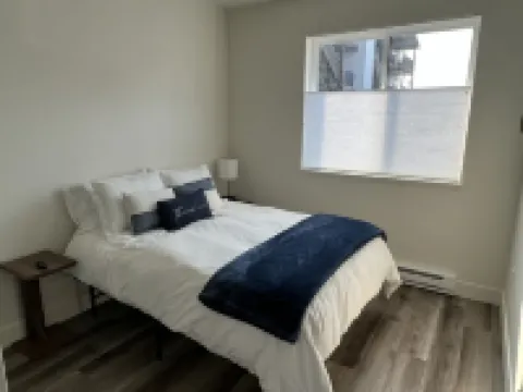 Newly remodeled, centrally located apartment - Unit B Hotels in 