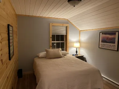 2 Bedroom Cottage - Adirondack Basecamp