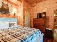Log Home with Amazing Views of MT. Mitchell/Fireplace /Hot Tub/Pet Friendly Hotels in Broad River
