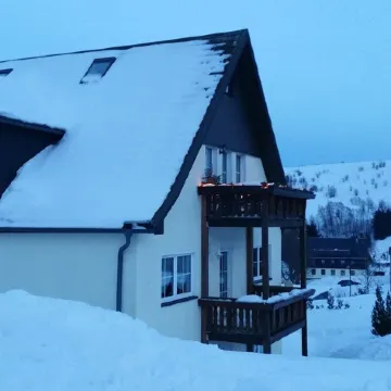 Holidays directly in the spa town of Oberwiesenthal in a modern, cozy 3-room apartment