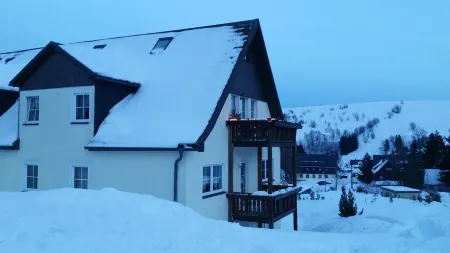 Recreation directly in the spa town of Oberwiesenthal, 3-room apartment appealing, cozy Отели рядом с достопримечательностью «Фихтельберг»