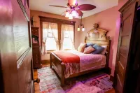 Historic Luxury Condo with POOL & modern amenities in Wildwood Crest, NJ Hotels in 