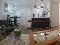 Charming 2-bedroom condo in McHenry Close To Lake Activities and Ski Resort マクヘンリーのホテル