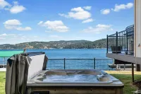 Barn Owl Cabin - Lakefront Home with a Private Dock