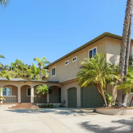 Remodeled Modern Home w/Hot Tub. 10 mins. To Beach