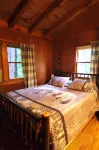 Cottontail Cabin at the Adirondack Lodge =- 5 mins to Lake George Village