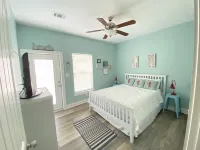 Steps away from Crystal Beach, 3 bed, 2 bath retreat.