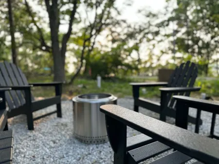 Modern Design - Fire Pit - Lake Access