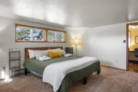 Pikes Peak A-Frame Retreat w/ Hot Tub & stunning mountain views.  Pets welcome!