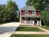 Downtown Lake Geneva Wisconsin Charm Sleeps10