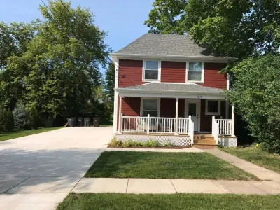 Downtown Lake Geneva Wisconsin Charm Sleeps10 Hôtels à proximité de : Galena Garlic Company