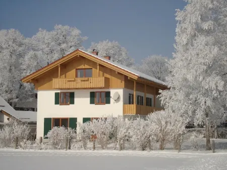 Birkeneck 3 (ground floor), castle view dream holiday apartment Отели рядом с достопримечательностью «Форггензе»