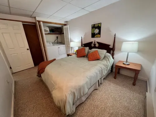 Cozy lake front unit close to Honesdale, Elk Mountain, Scranton & much more!