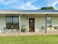 2-bedroom home on acreage in peaceful, rural area. Hotels in Bosque County