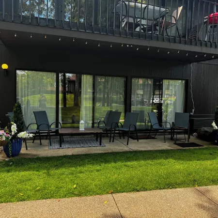 The Ridge RetreatRenovated in 2024 - Steps from Lake Como & The Ridge