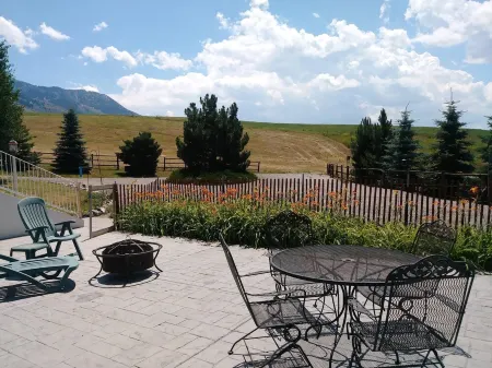 Spacious Quiet Country Home With Stunning Views from Private Patio
