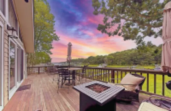 Waterfront Getaway w/Private Dock, Deck, Central A/C, & Kayaks 이스트 팰머스 호텔