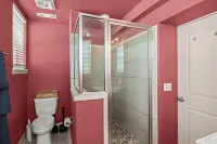 Steps away from Dickson, Bright and Open Apartment in historic 1905 home