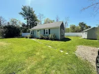 Coastal Cottage in Pocasset - 0.5 mile to beach Hotels in Bourne