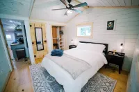 Black Mtn Cottage w/ hot tub + dog friendly - 20 min to Asheville