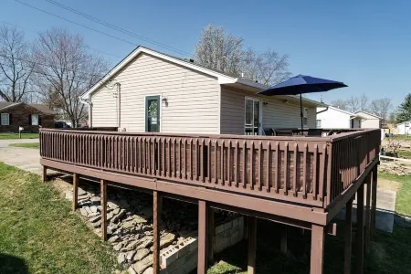 NEW! ARK Family Retreat w/ Game Room 3min to Ark!